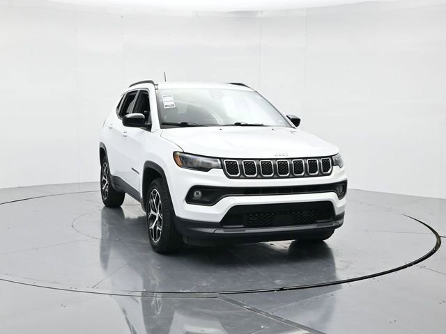 Used 2024 Jeep Compass Latitude image 4
