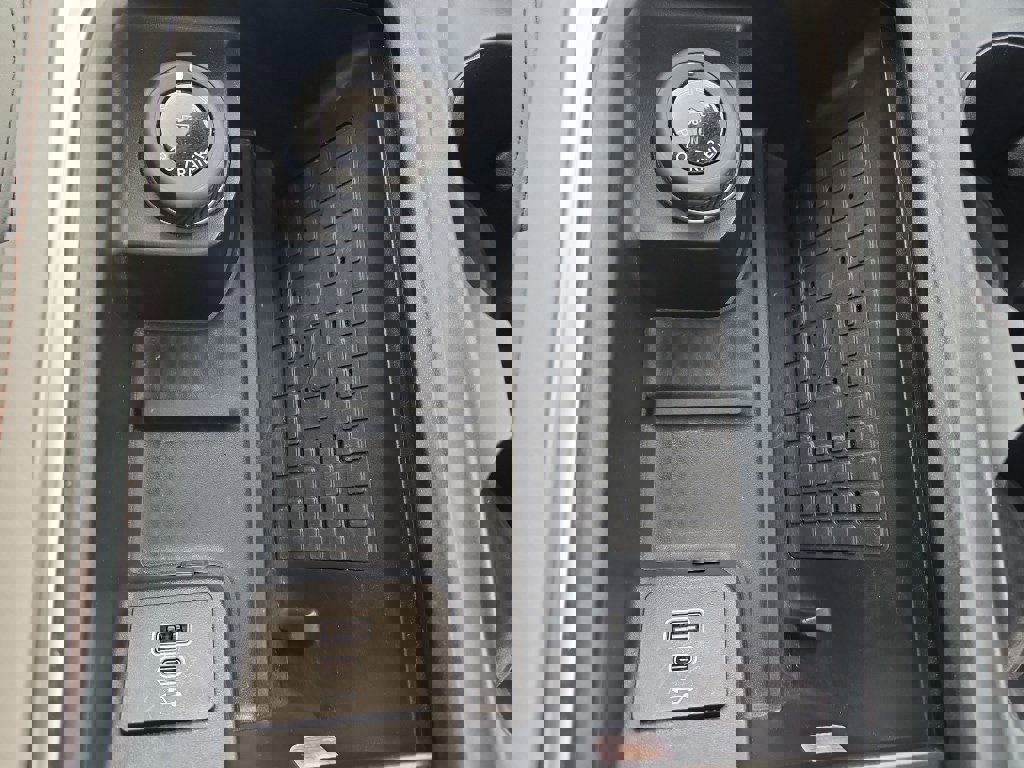 Certified 2025 Ford Expedition Active image 28