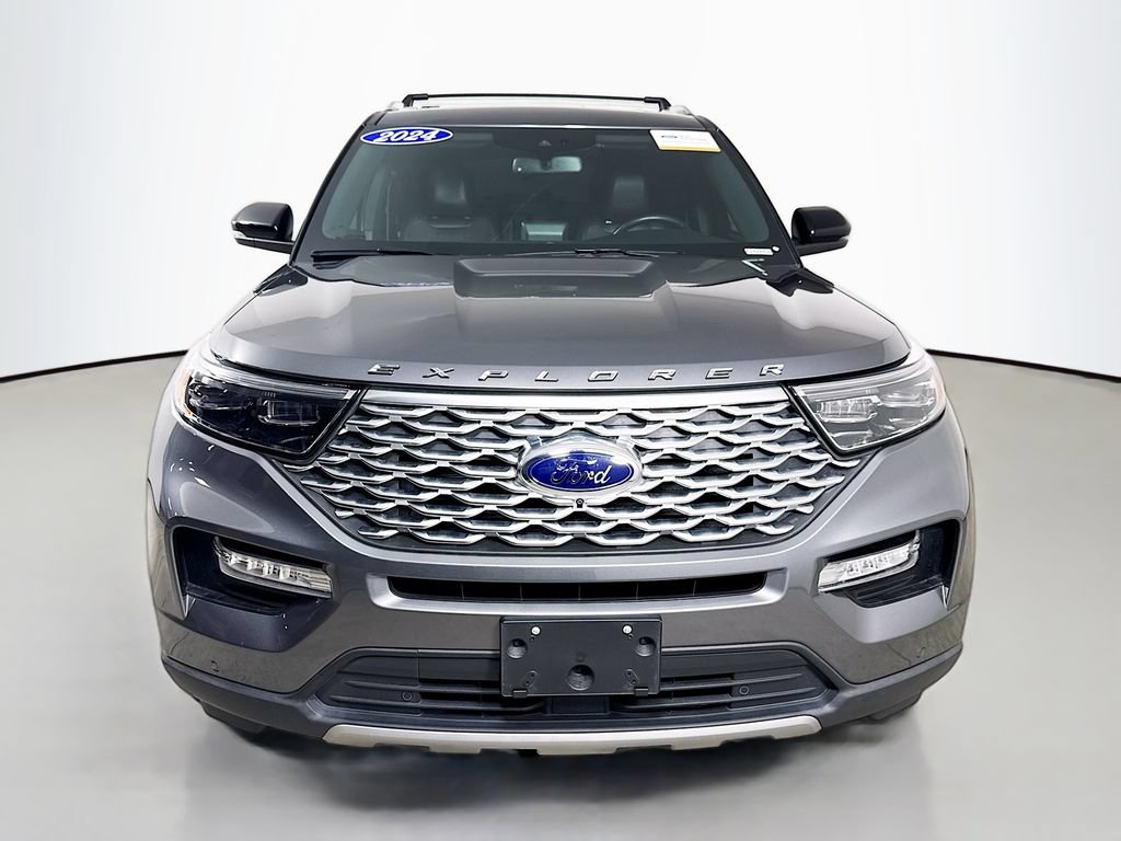 Certified 2024 Ford Explorer Platinum w/ Technology Package AWD/4WD image 9