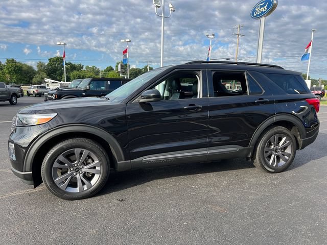 Certified 2022 Ford Explorer XLT w/ Equipment Group 202A AWD/4WD image 3
