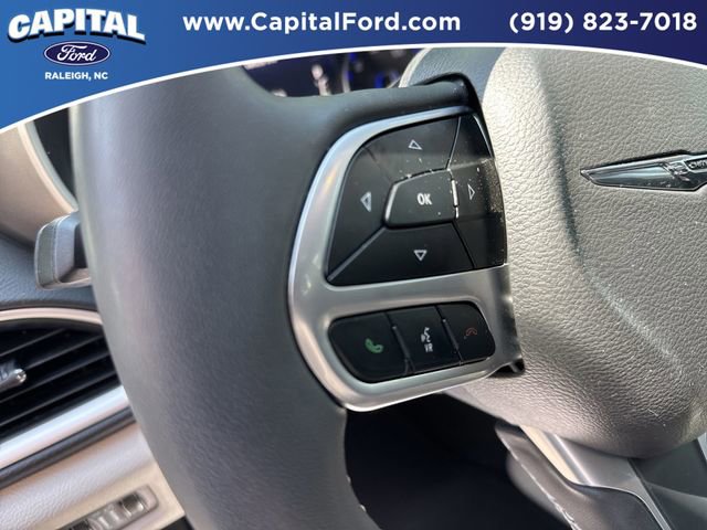 Used 2024 Chrysler Pacifica Touring-L FWD image 21