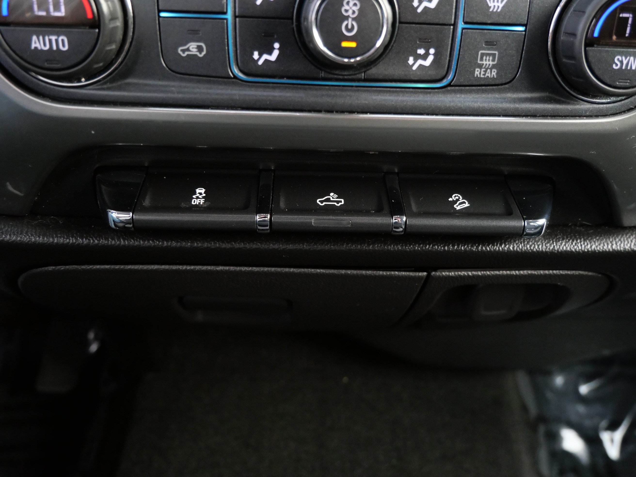 Used 2018 Chevrolet Silverado 1500 LT w/ All Star Edition AWD/4WD image 30