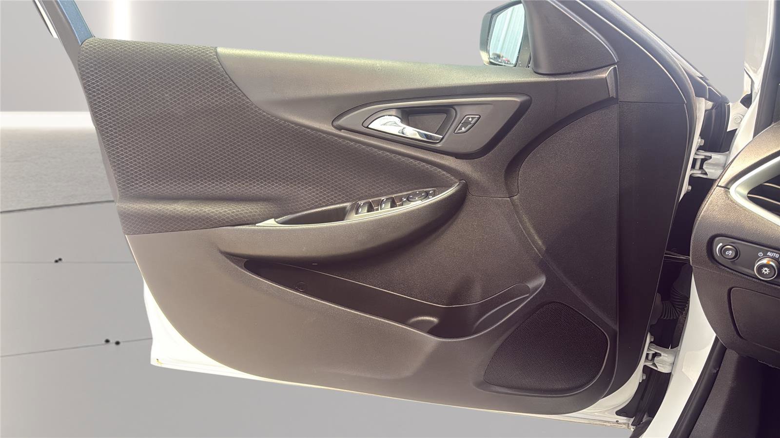 Used 2024 Chevrolet Malibu LT FWD image 20