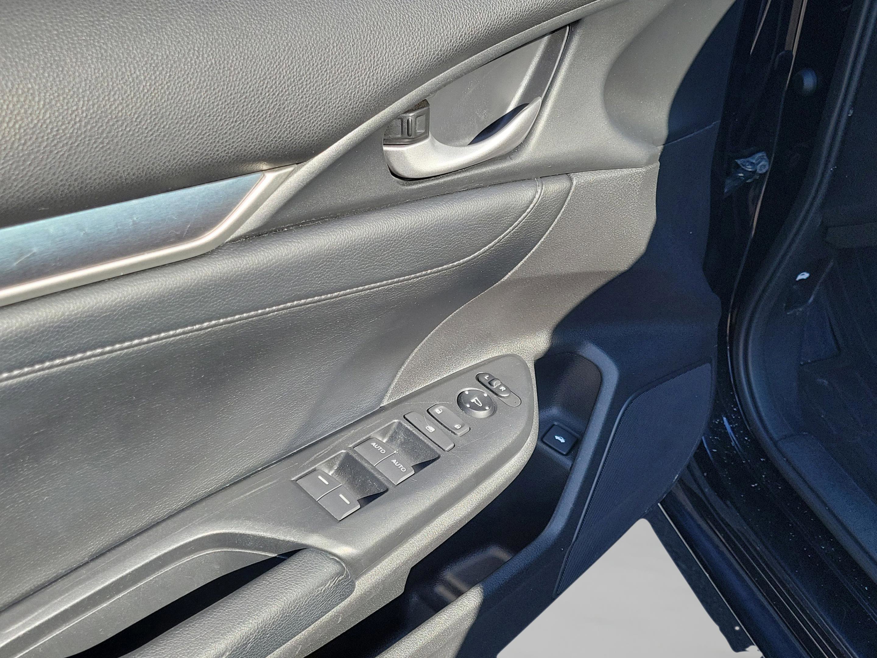 Used 2017 Honda Civic Touring image 6