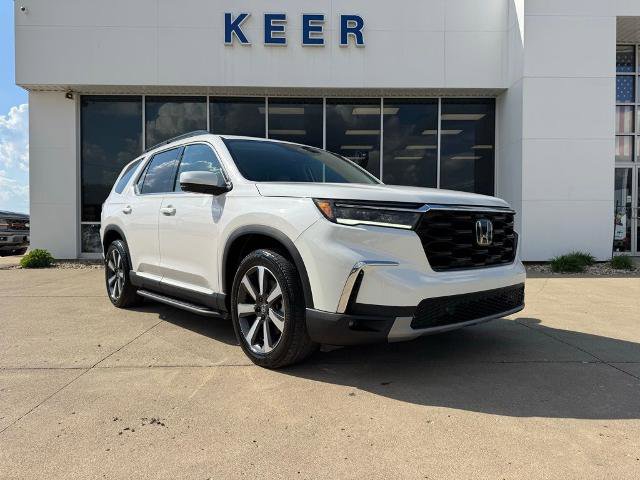 Used 2025 Honda Pilot Touring image 1