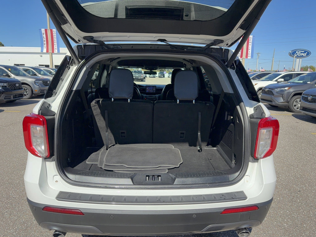 Certified 2023 Ford Explorer XLT w/ Equipment Group 202A RWD image 7