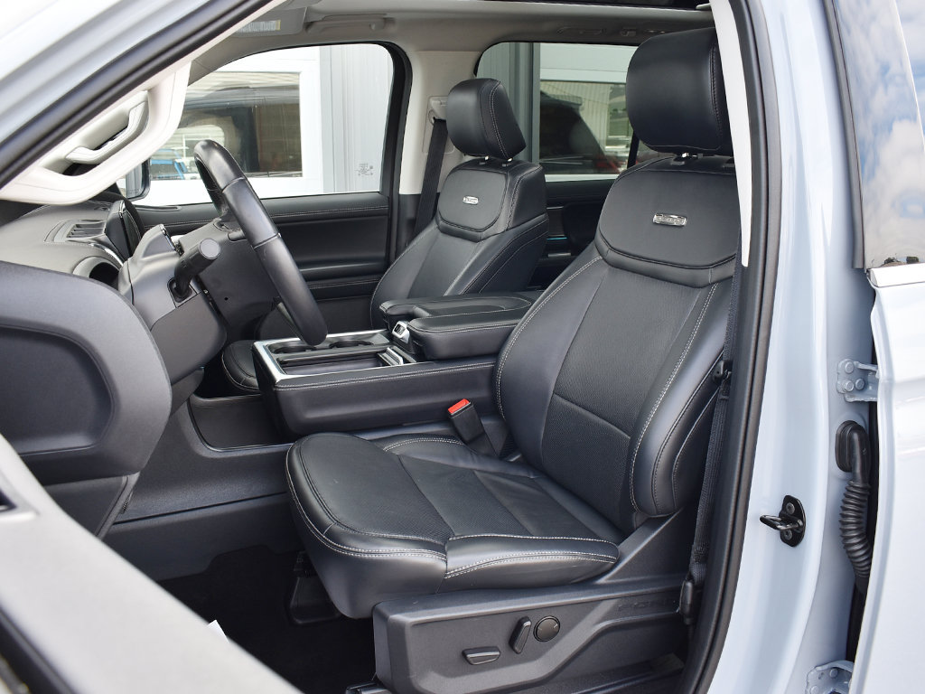 Certified 2025 Ford Expedition Max Platinum w/ Driver's Package AWD/4WD image 5