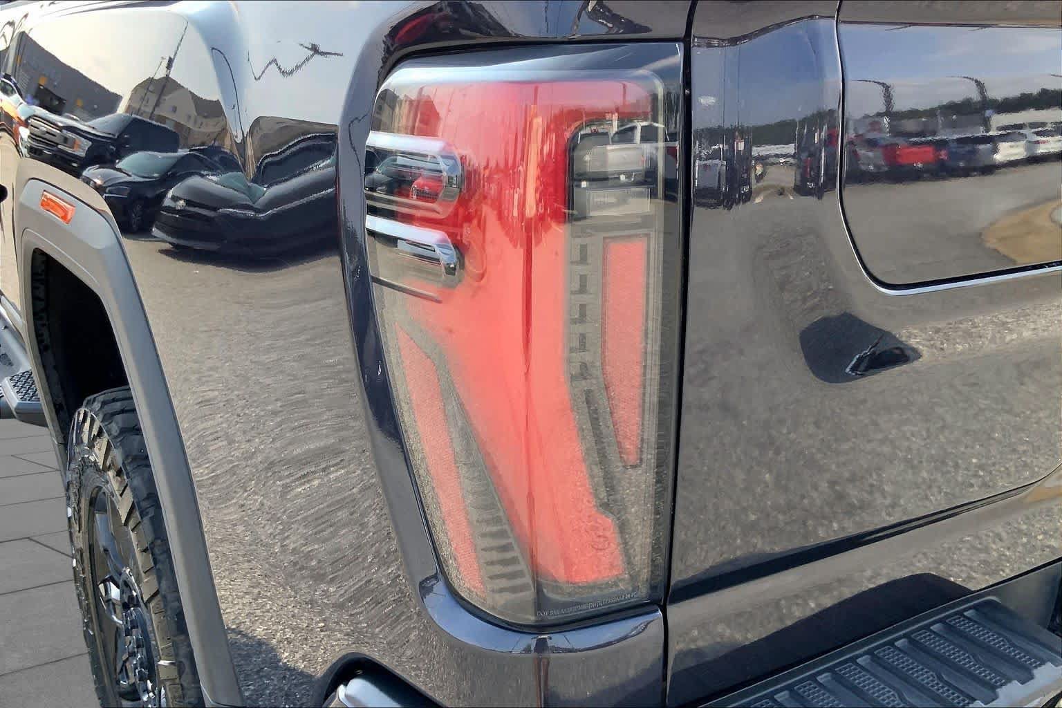 Used 2024 GMC Sierra 2500 AT4 w/ Technology Package AWD/4WD image 27
