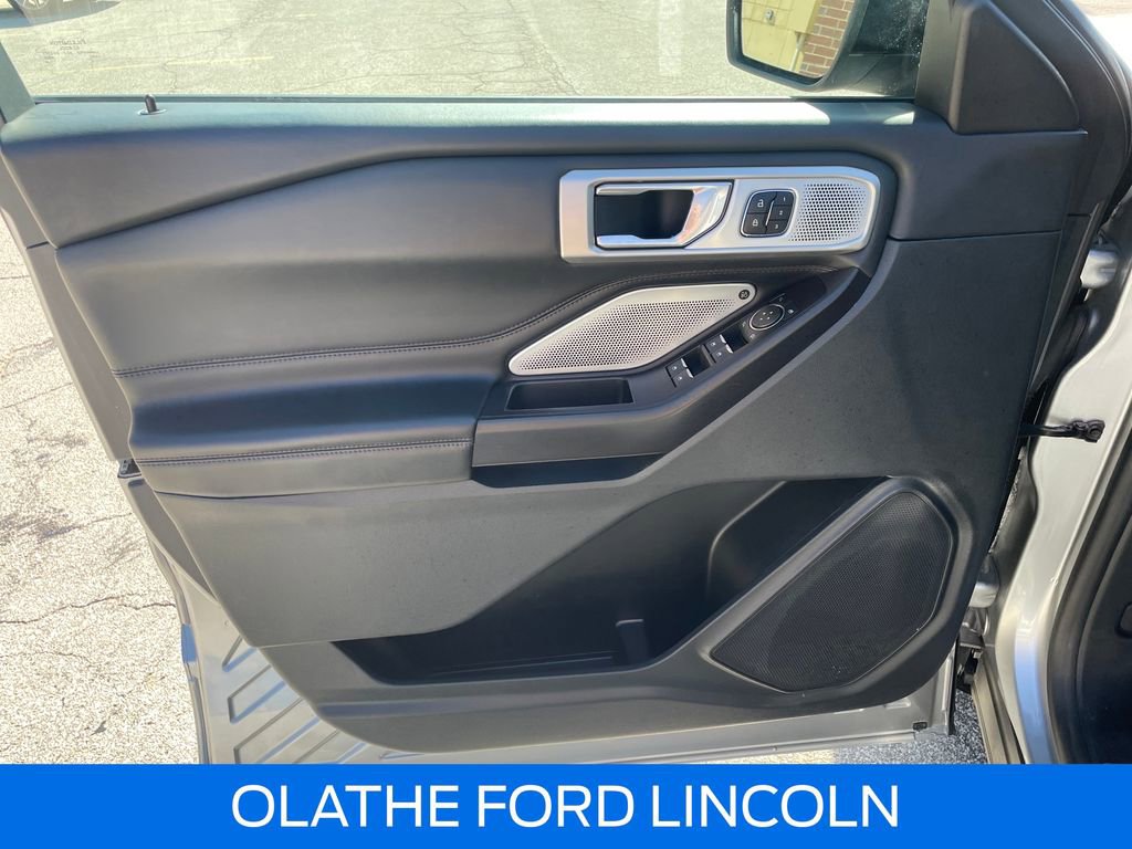 Certified 2020 Ford Explorer Platinum w/ Premium Technology Package AWD/4WD image 14