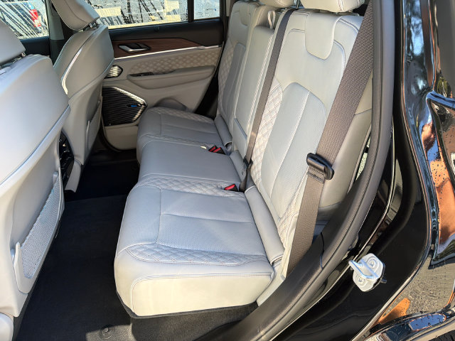 Used 2022 Jeep Grand Cherokee Summit w/ Adv Protech Group IV AWD/4WD image 23