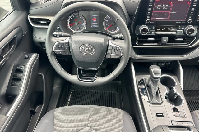 Used 2020 Toyota Highlander LE image 16