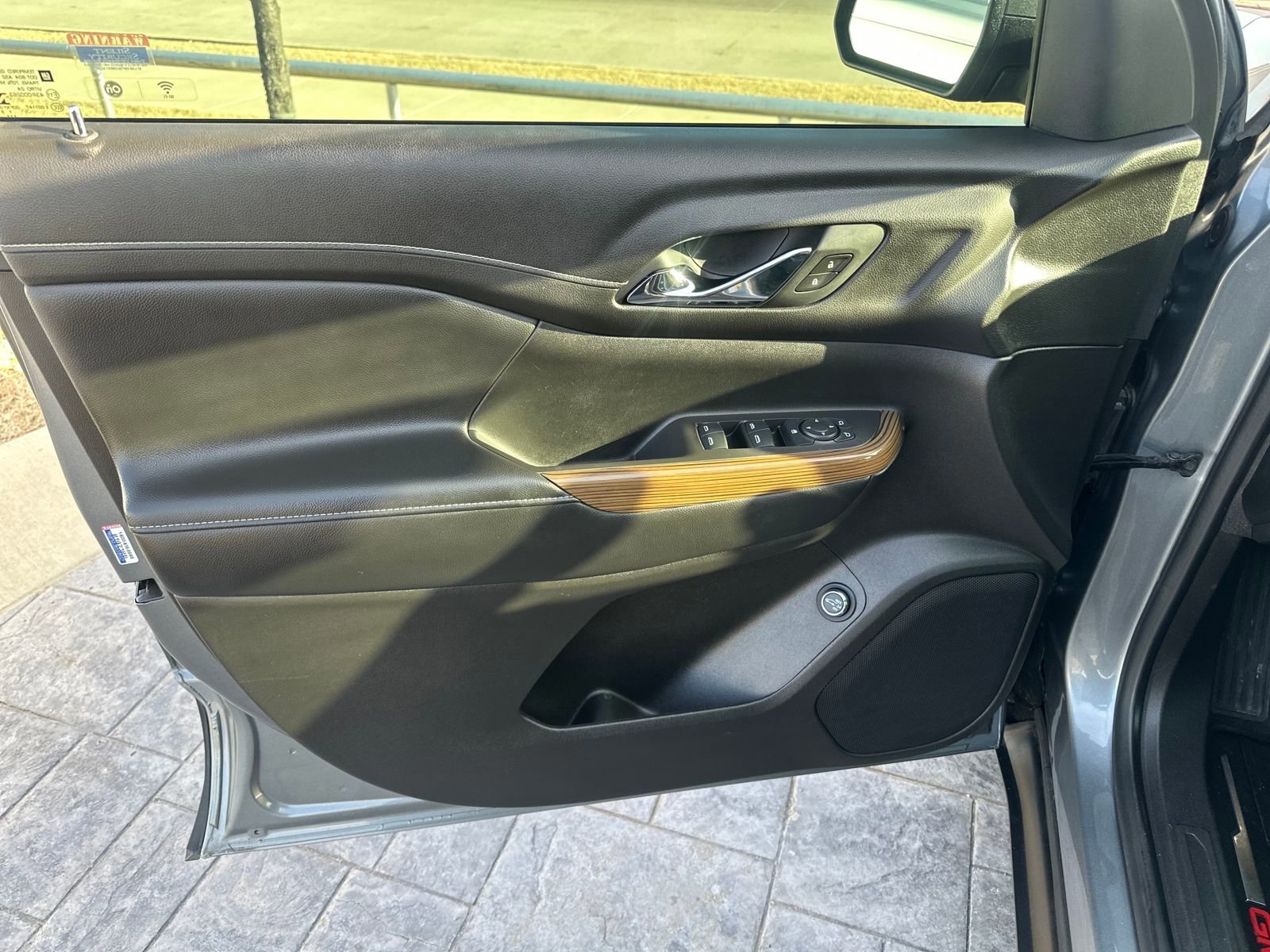 Used 2020 GMC Acadia SLE w/ Driver Convenience Package image 10