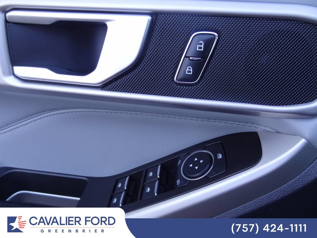 Certified 2022 Ford Explorer XLT w/ Equipment Group 202A RWD image 15