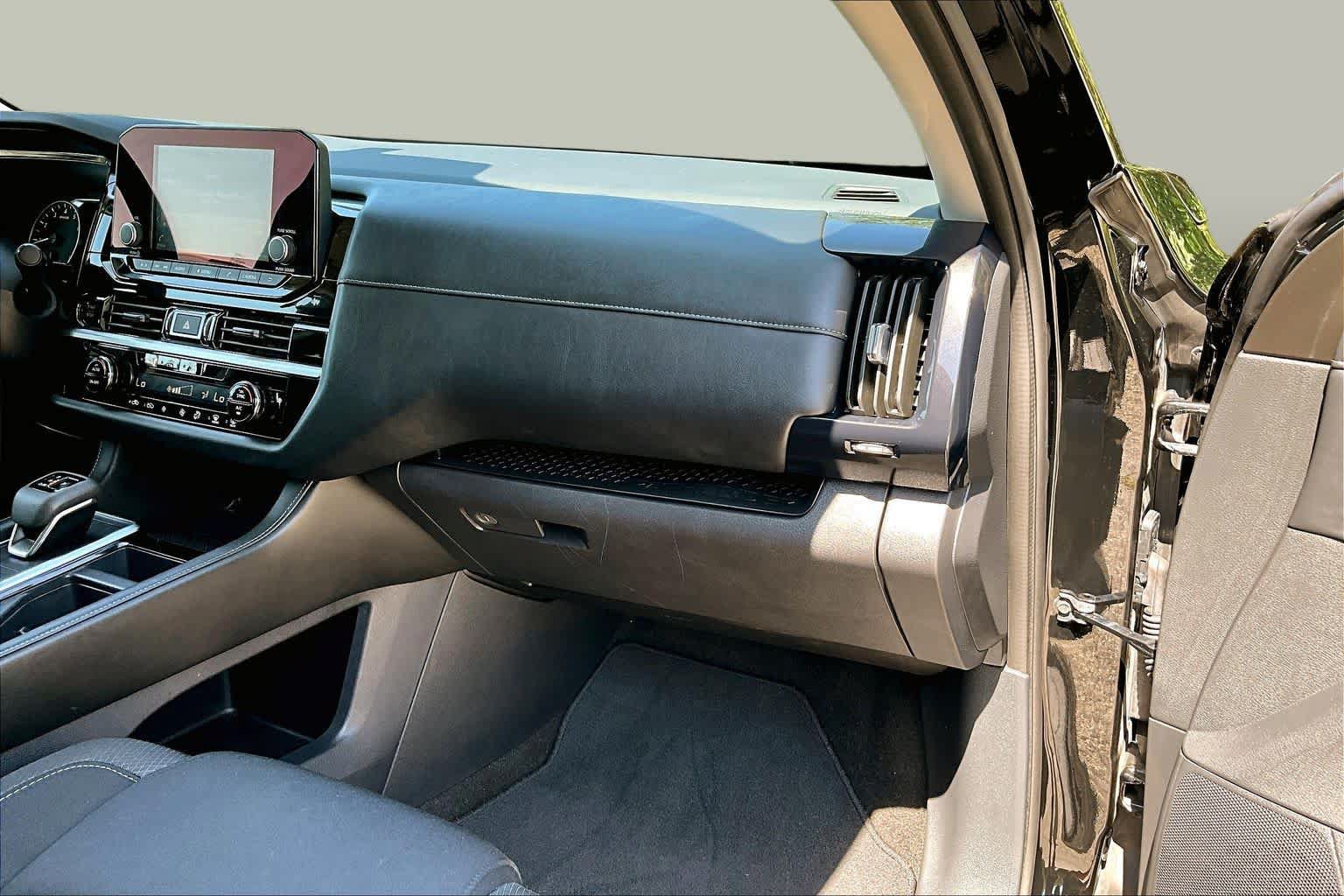 Used 2025 Nissan Pathfinder SV AWD/4WD image 19