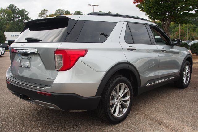 Certified 2024 Ford Explorer XLT w/ Equipment Group 202A AWD/4WD image 7