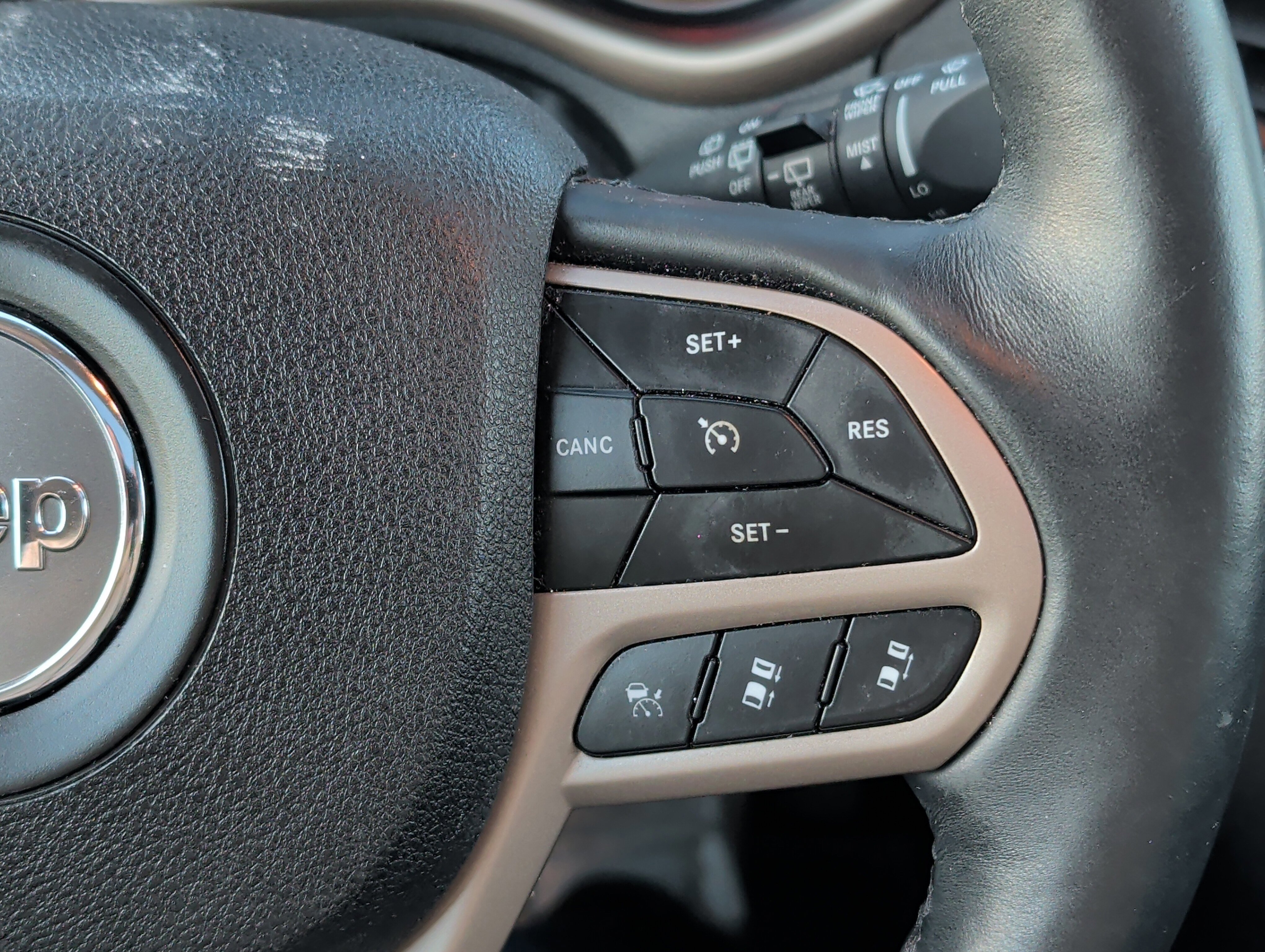 Used 2017 Jeep Cherokee Limited w/ Luxury Group image 29