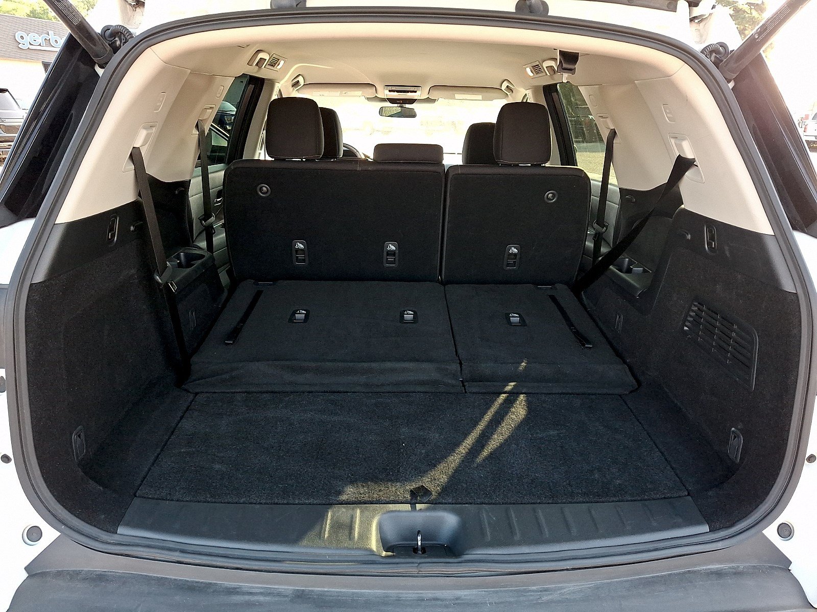 Used 2025 Nissan Pathfinder SV AWD/4WD image 28