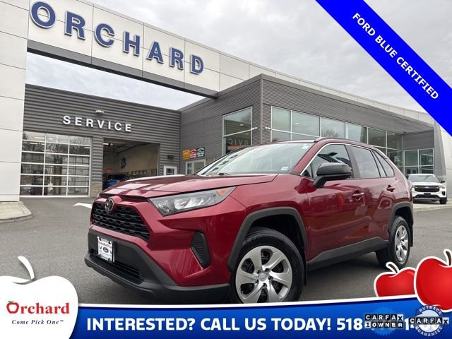 Used 2021 Toyota RAV4 LE image 1