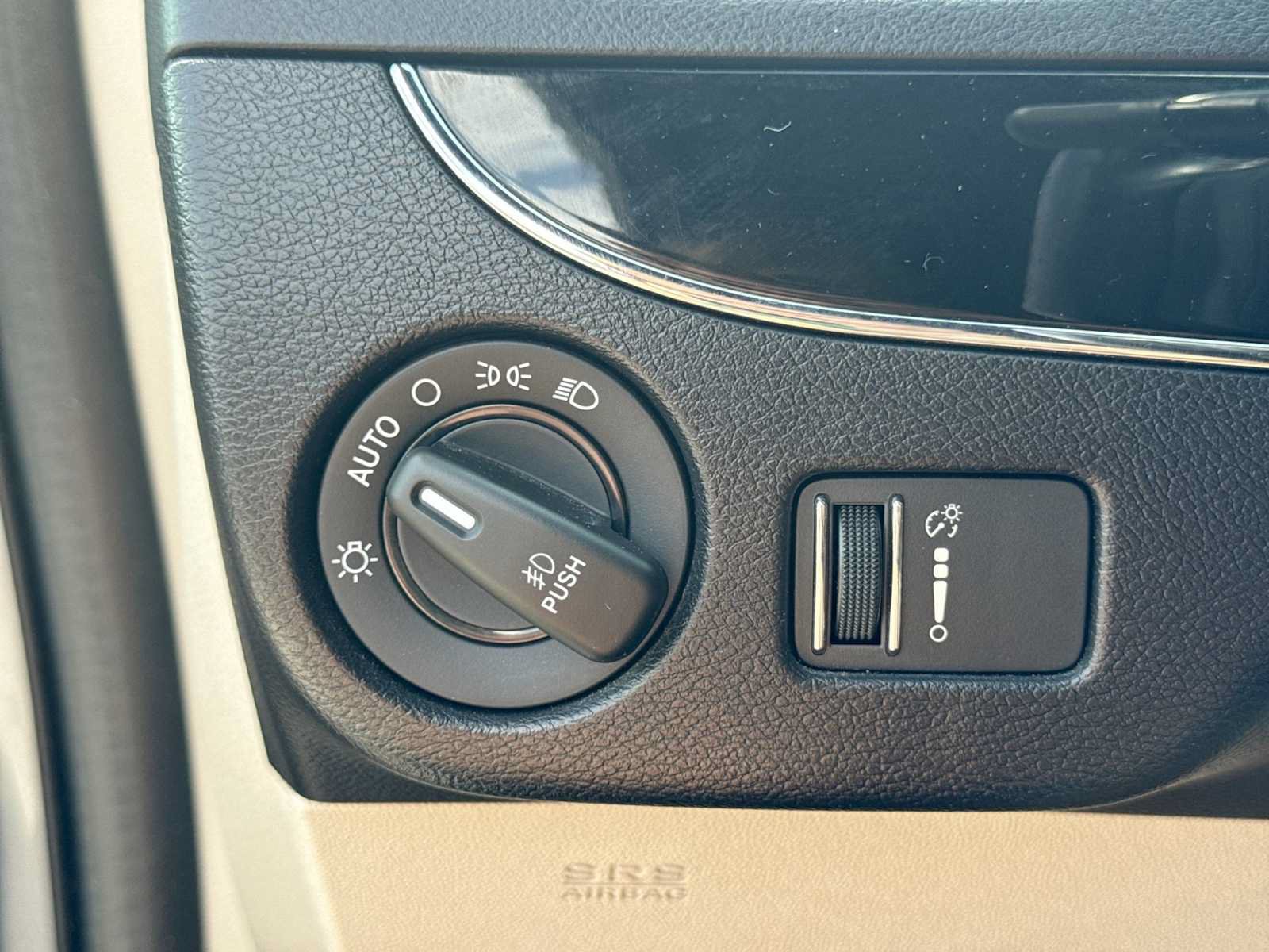 Used 2019 Dodge Grand Caravan SXT w/ Rear Park Assist Package FWD image 27