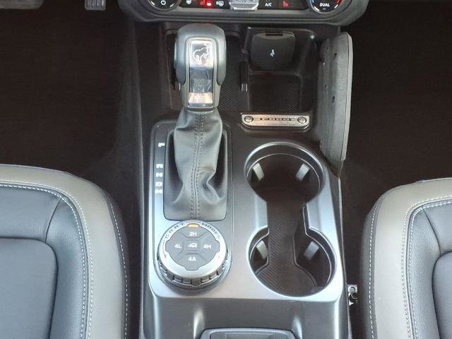 Certified 2025 Ford Bronco Outer Banks w/ Sasquatch Package AWD/4WD image 15