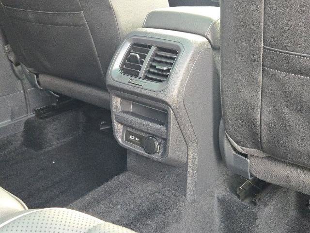 Used 2023 Volkswagen Tiguan SEL R-Line image 13