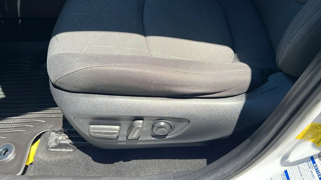 Used 2021 Toyota RAV4 XLE w/ Convenience Package AWD/4WD image 13