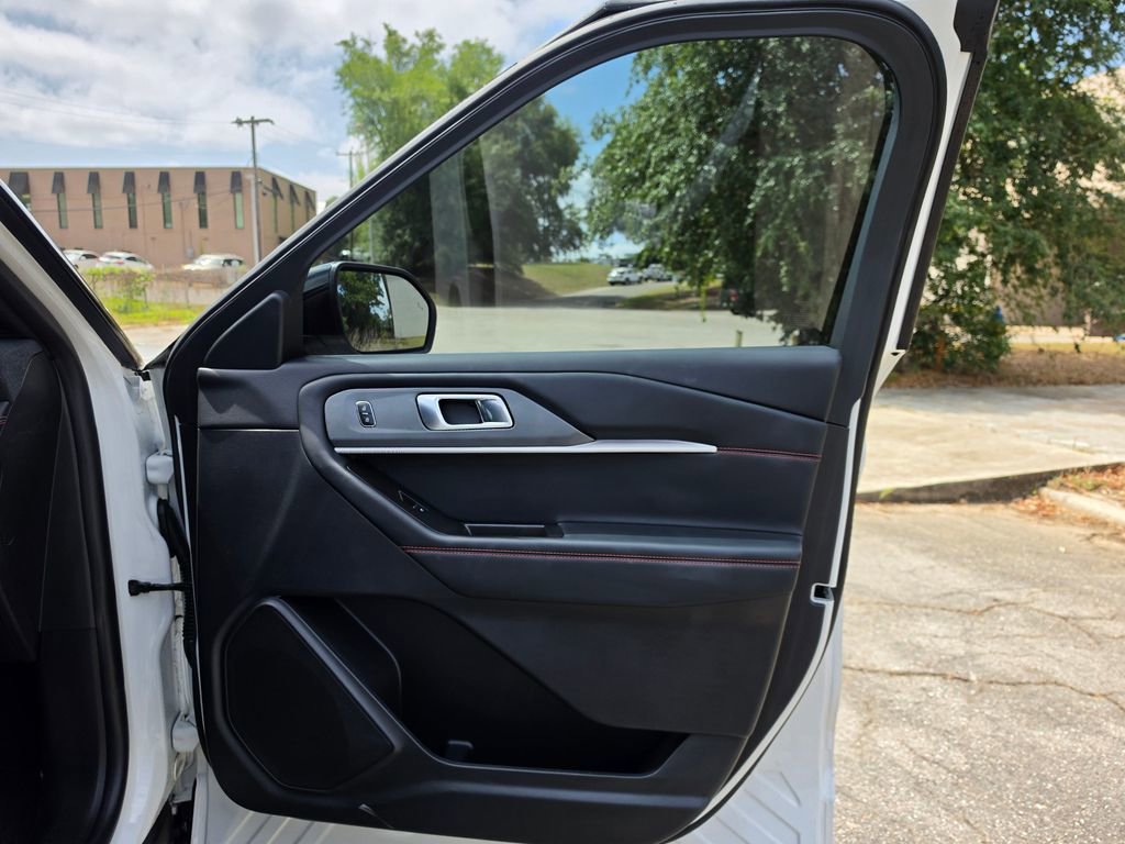 Certified 2025 Ford Explorer ST-Line w/ Premium Package RWD image 42