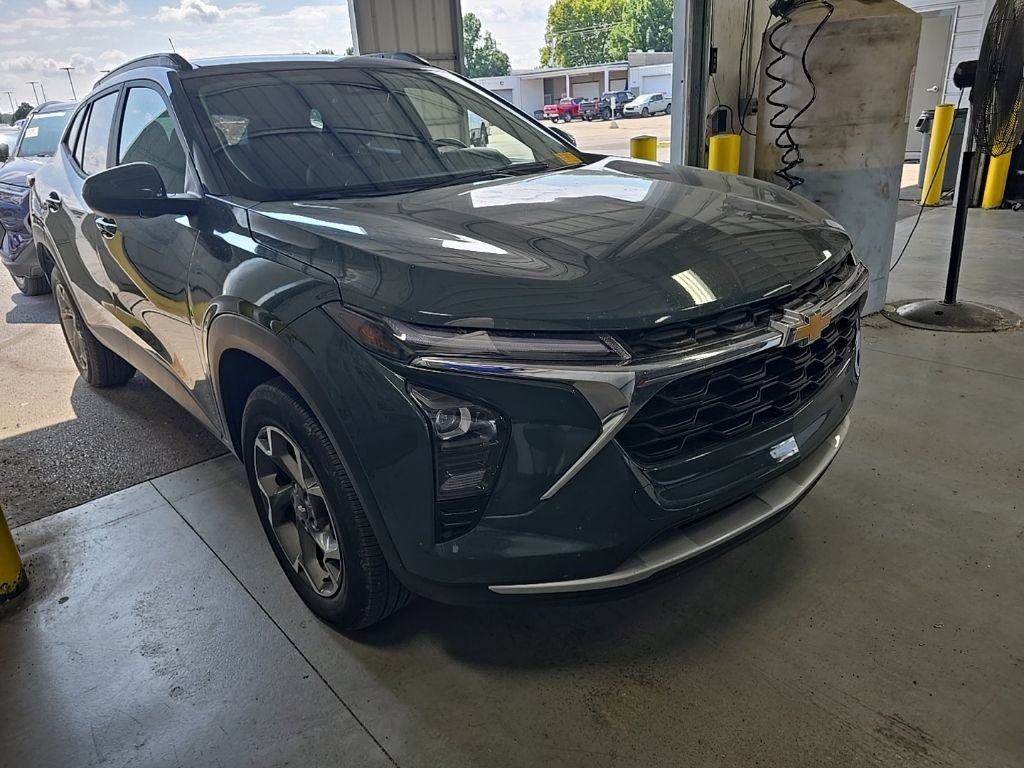 Used 2025 Chevrolet Trax LT