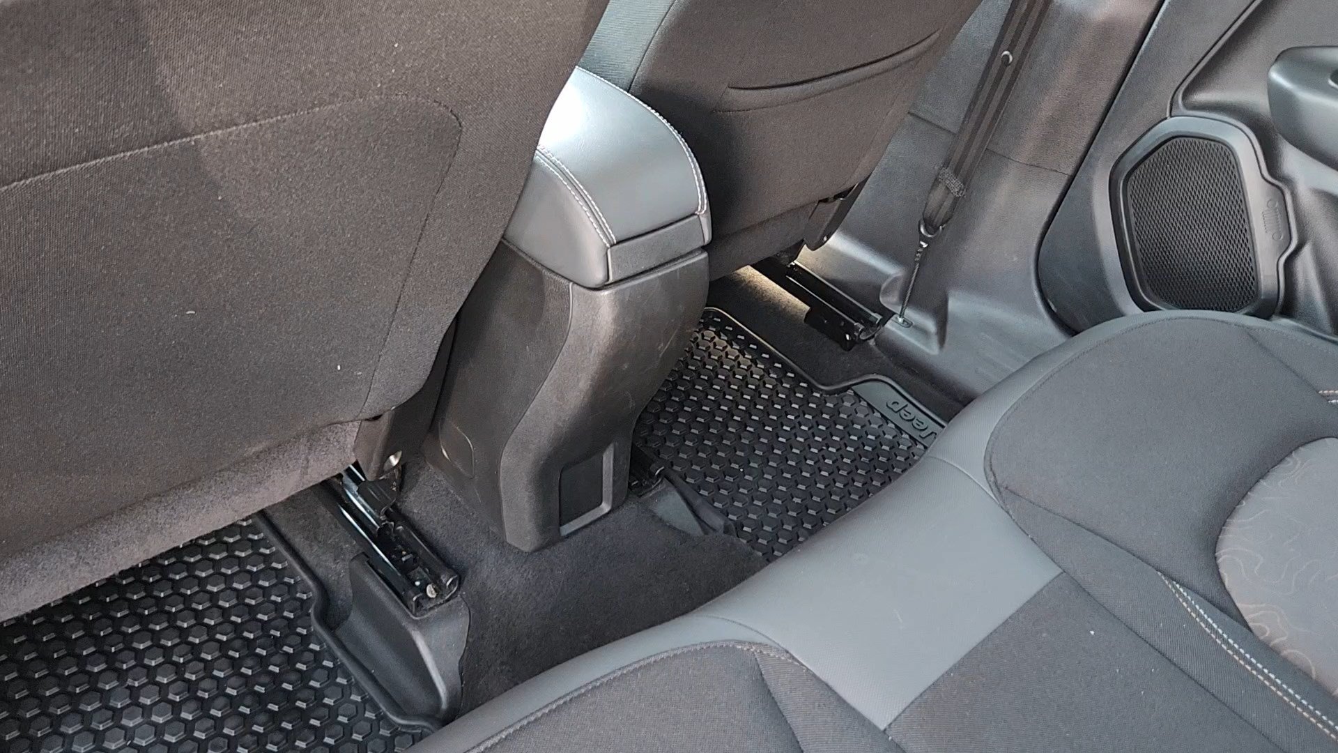 Used 2023 Jeep Renegade Latitude AWD/4WD image 17