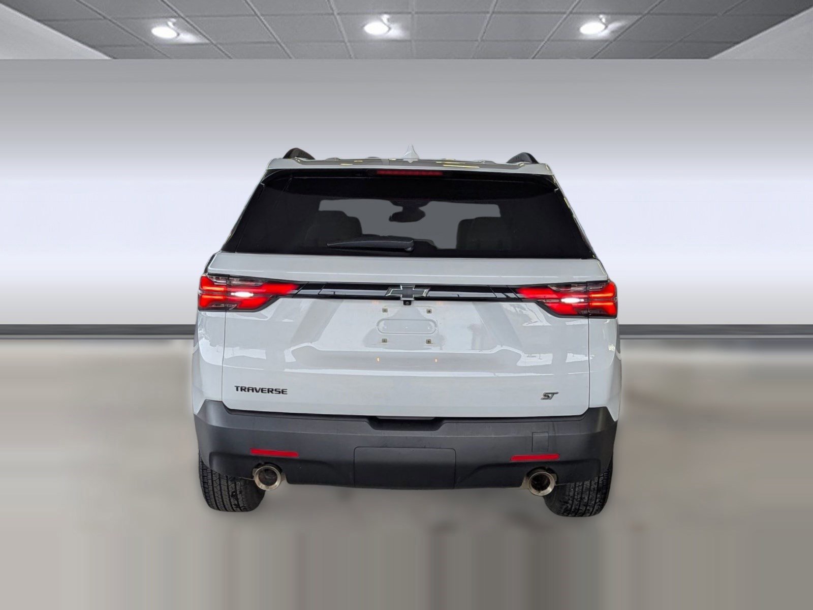 Used 2023 Chevrolet Traverse LS w/ Midnight/Sport Edition image 4