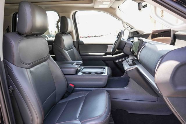 Certified 2025 Ford Expedition Active AWD/4WD image 18