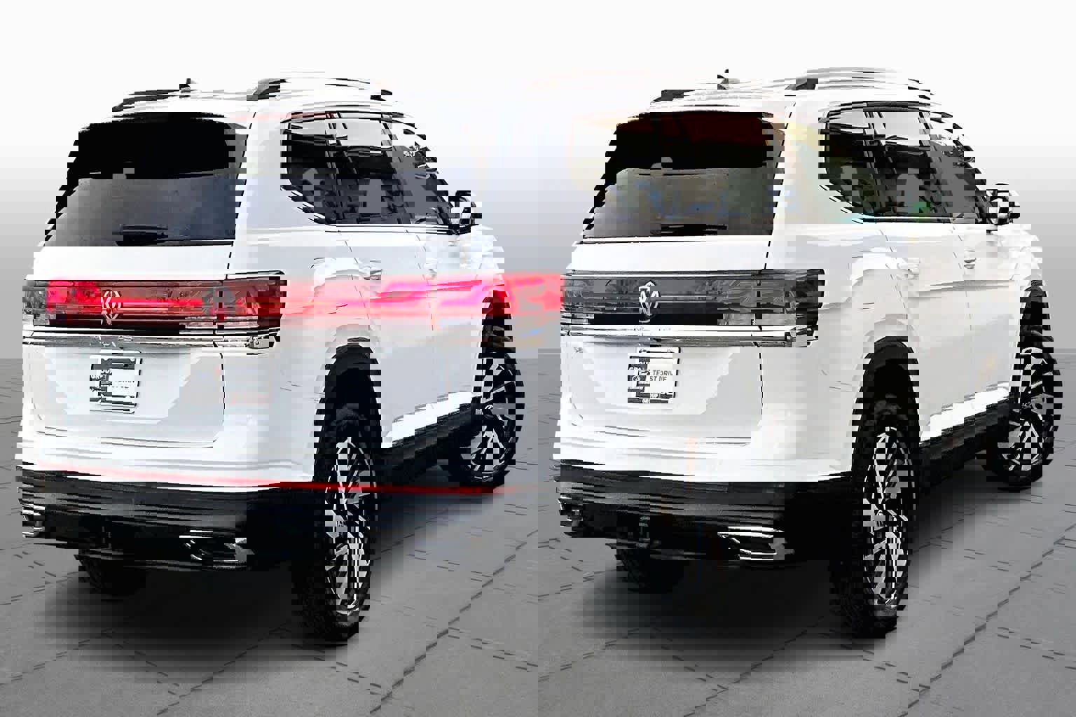 Used 2025 Volkswagen Atlas SE image 12