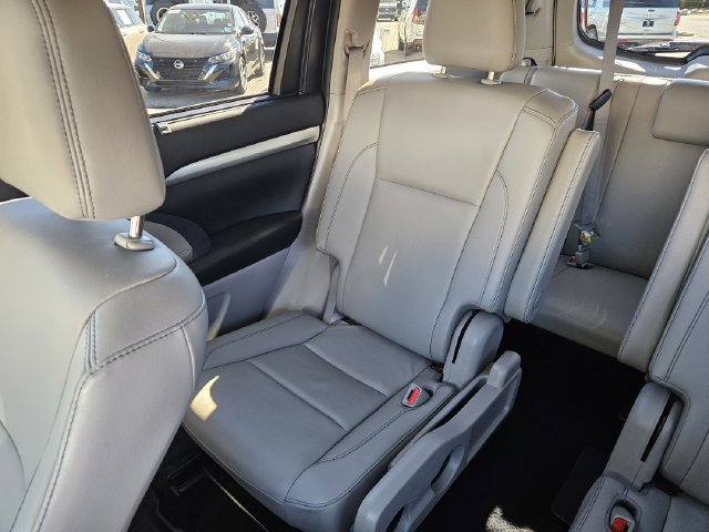 Used 2019 Toyota Highlander XLE AWD/4WD image 14
