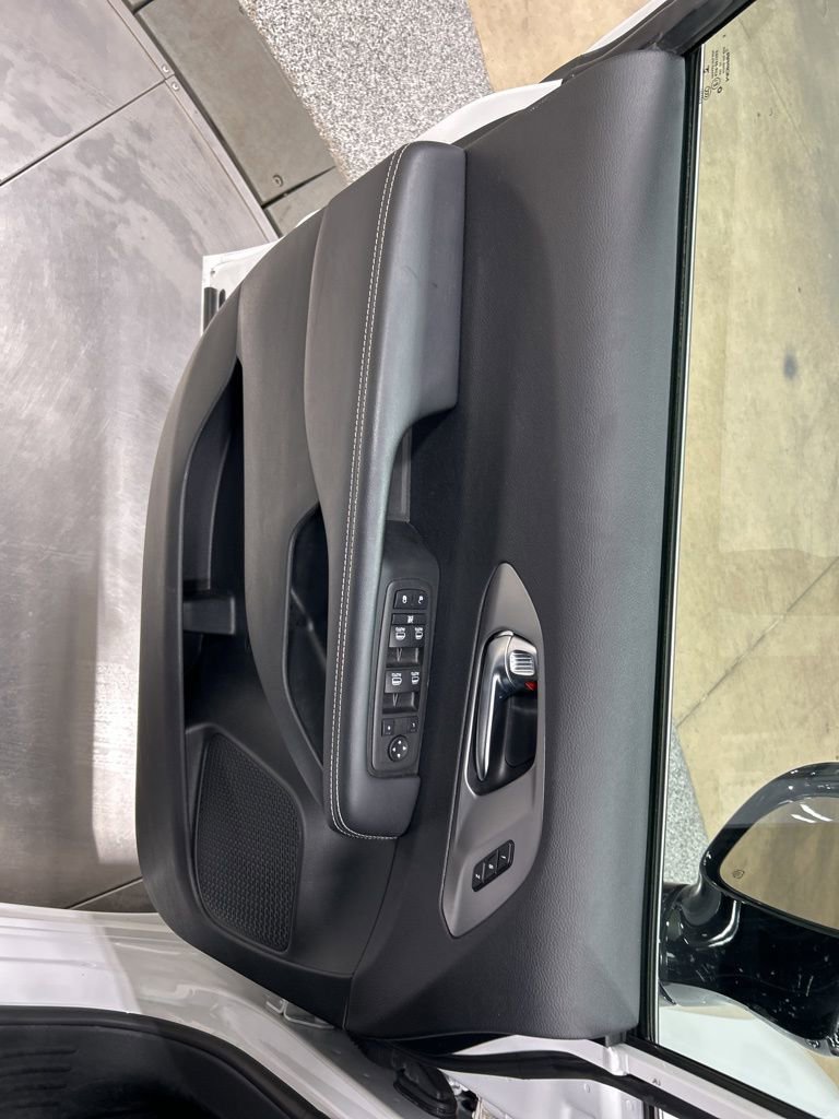 Used 2025 Chrysler Pacifica Select FWD image 14