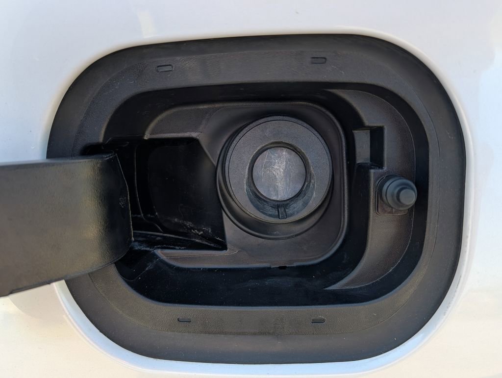 Used 2023 Chevrolet Traverse Premier FWD image 34