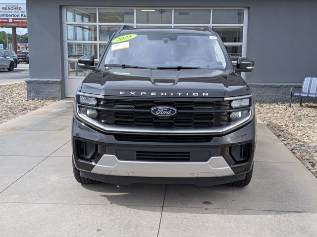 Certified 2025 Ford Expedition Platinum w/ Driver's Package AWD/4WD image 9