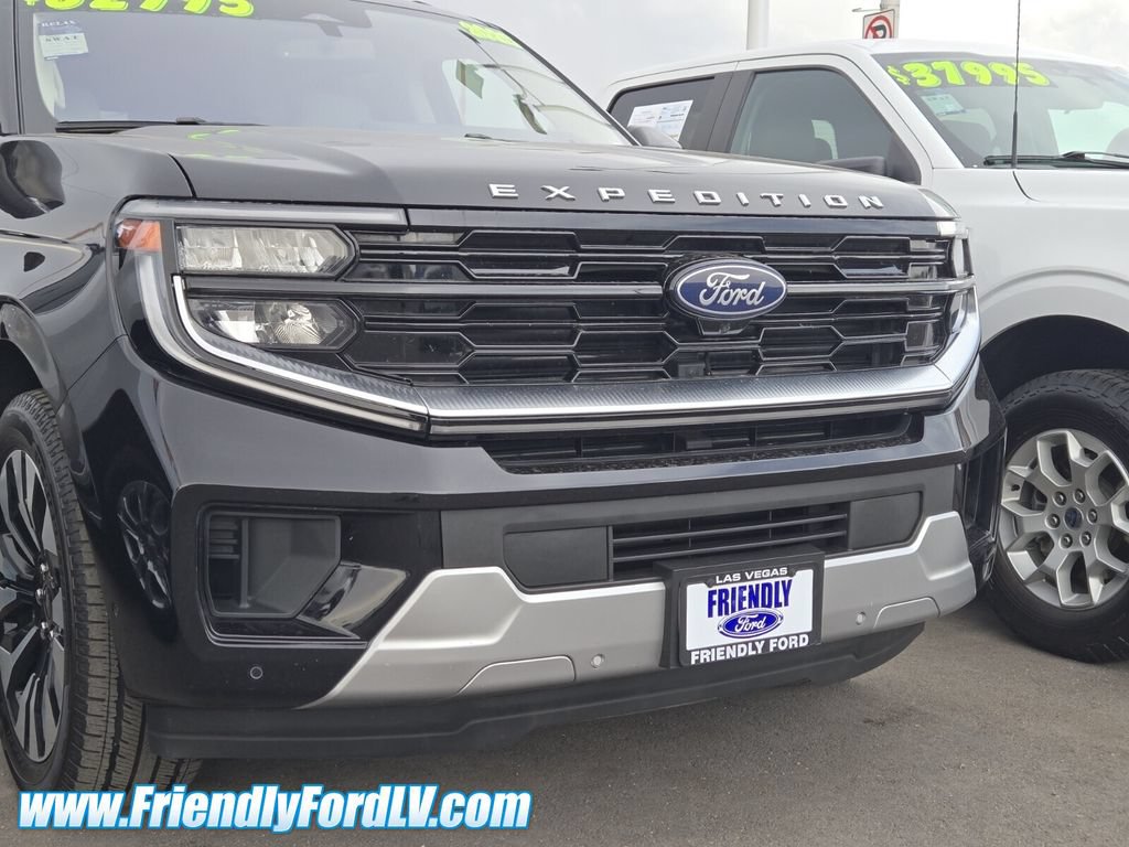 Certified 2025 Ford Expedition Platinum w/ Driver's Package AWD/4WD image 4
