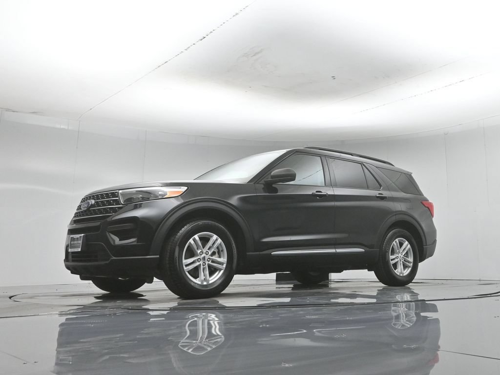 Certified 2024 Ford Explorer XLT RWD image 41
