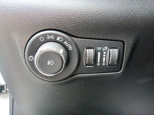 Used 2024 Jeep Compass Latitude AWD/4WD image 17