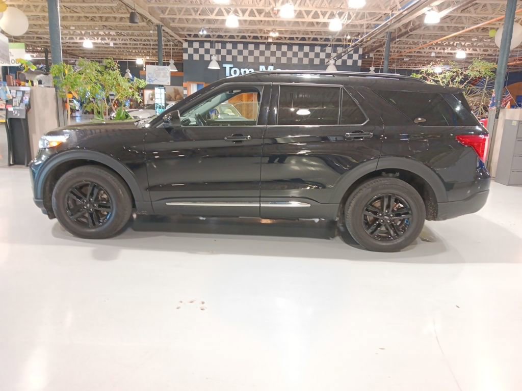 Certified 2023 Ford Explorer XLT w/ Equipment Group 202A image 9