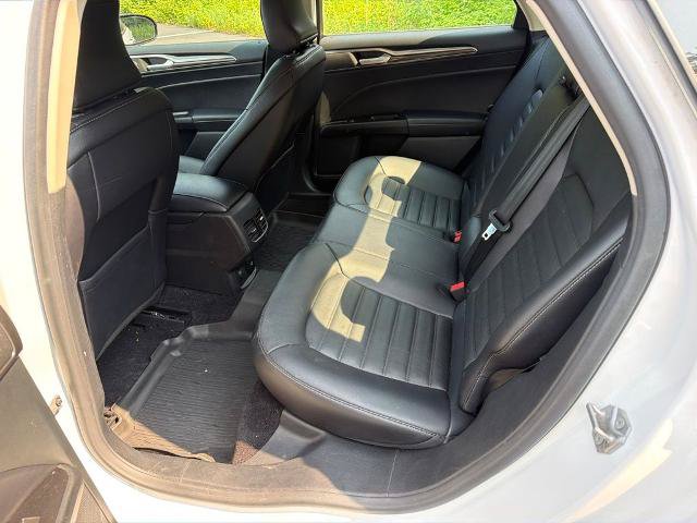 Certified 2017 Ford Fusion SE w/ Fusion SE Technology Package FWD image 22