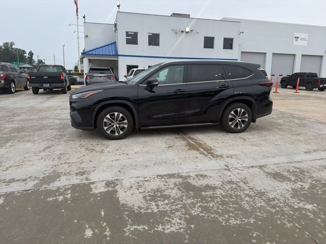 Used 2024 Toyota Highlander XLE AWD/4WD image 14