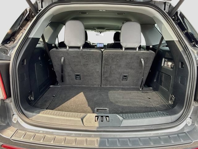 Certified 2022 Ford Explorer XLT w/ Equipment Group 202A AWD/4WD image 33