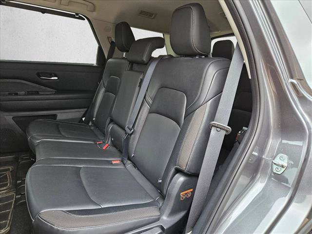 Used 2022 Nissan Pathfinder SL FWD image 18