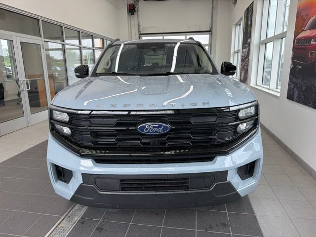 Certified 2025 Ford Expedition Active AWD/4WD image 2