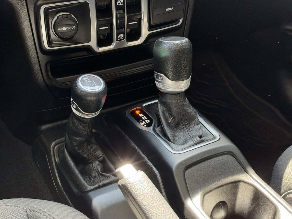 Used 2023 Jeep Gladiator Sport AWD/4WD image 18