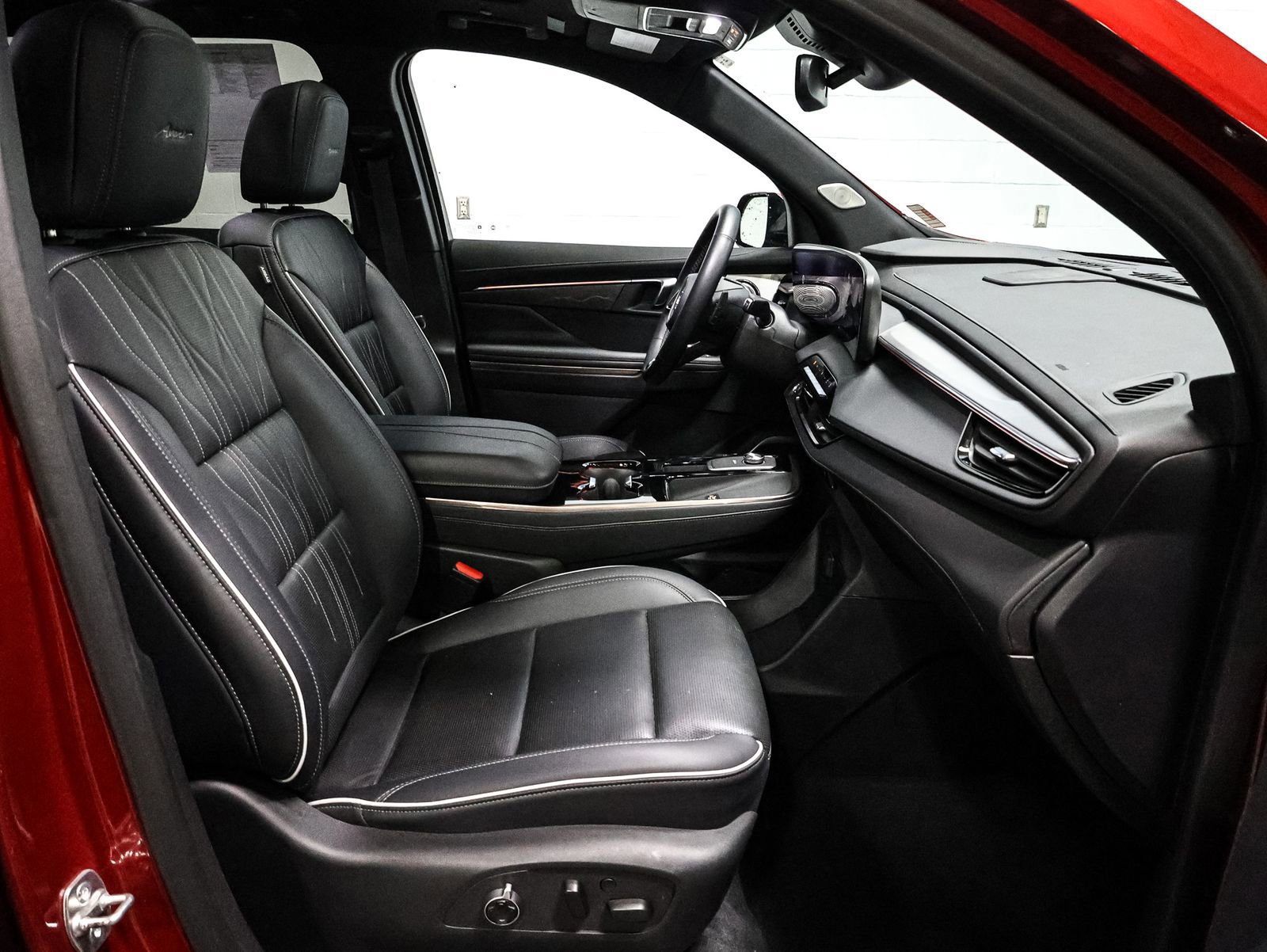 Used 2025 Buick Enclave Avenir w/ Trailering Package, 5000 lbs. AWD/4WD image 23