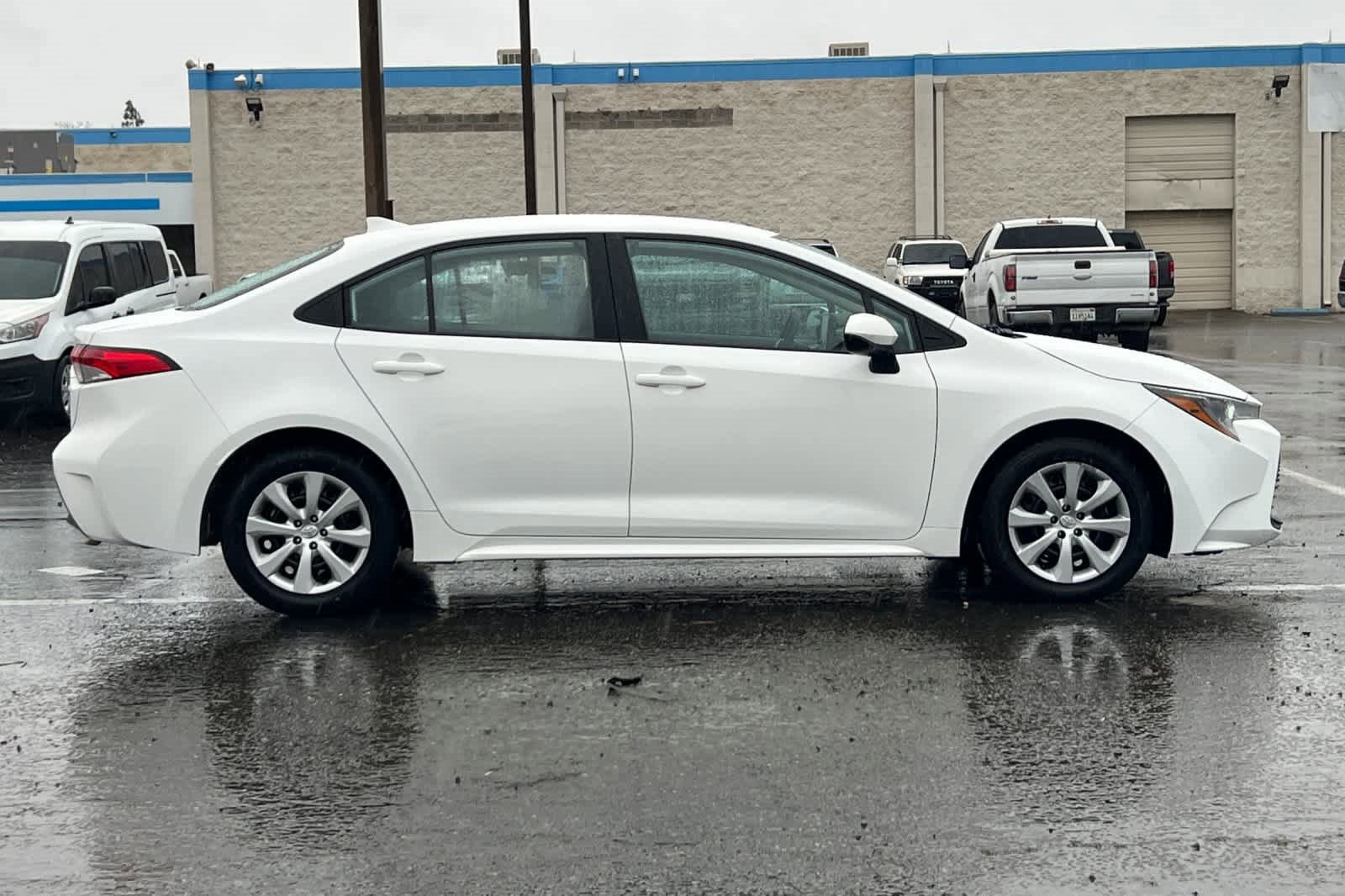 Used 2023 Toyota Corolla LE image 6