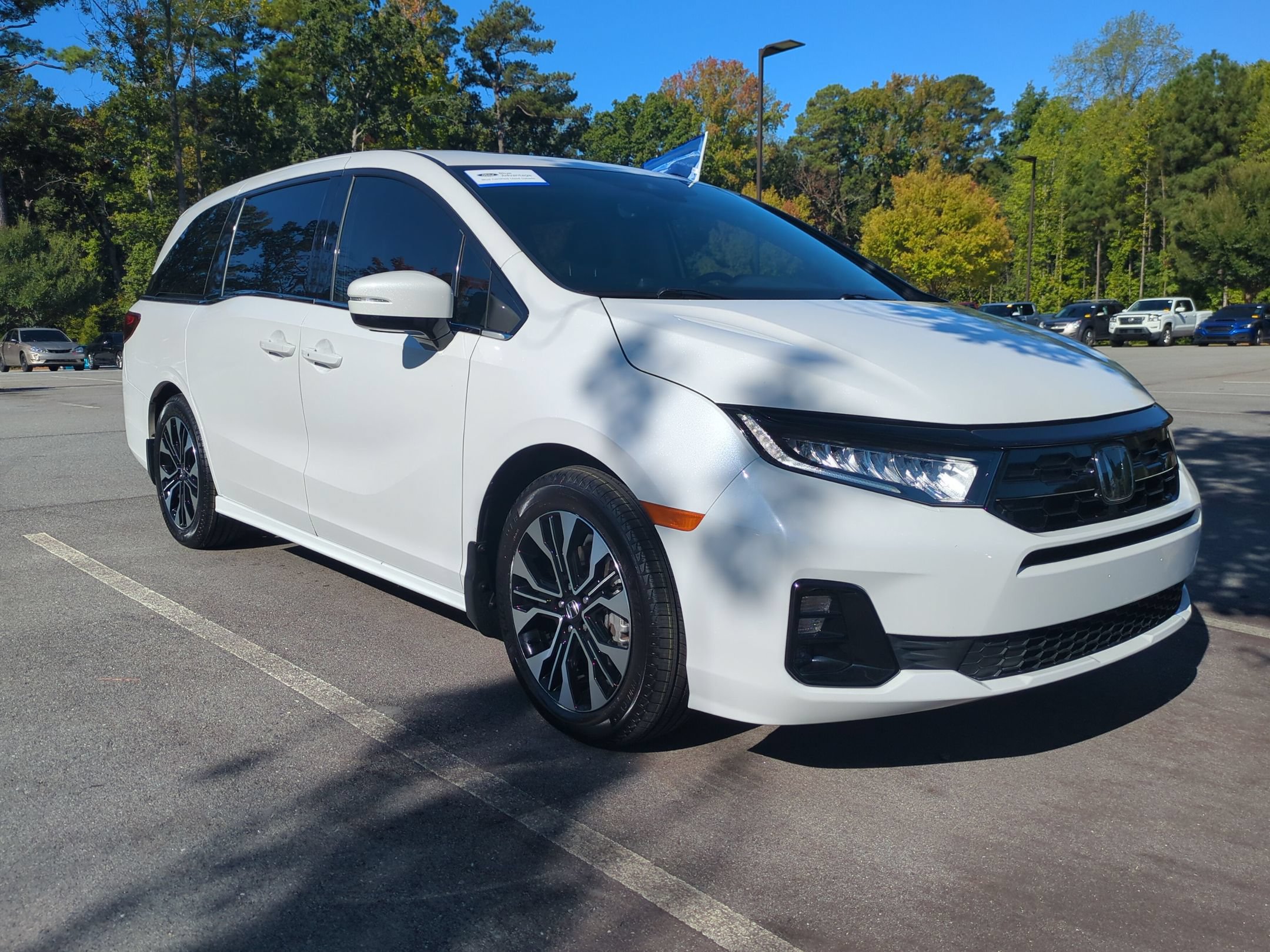 Used 2025 Honda Odyssey Elite image 2