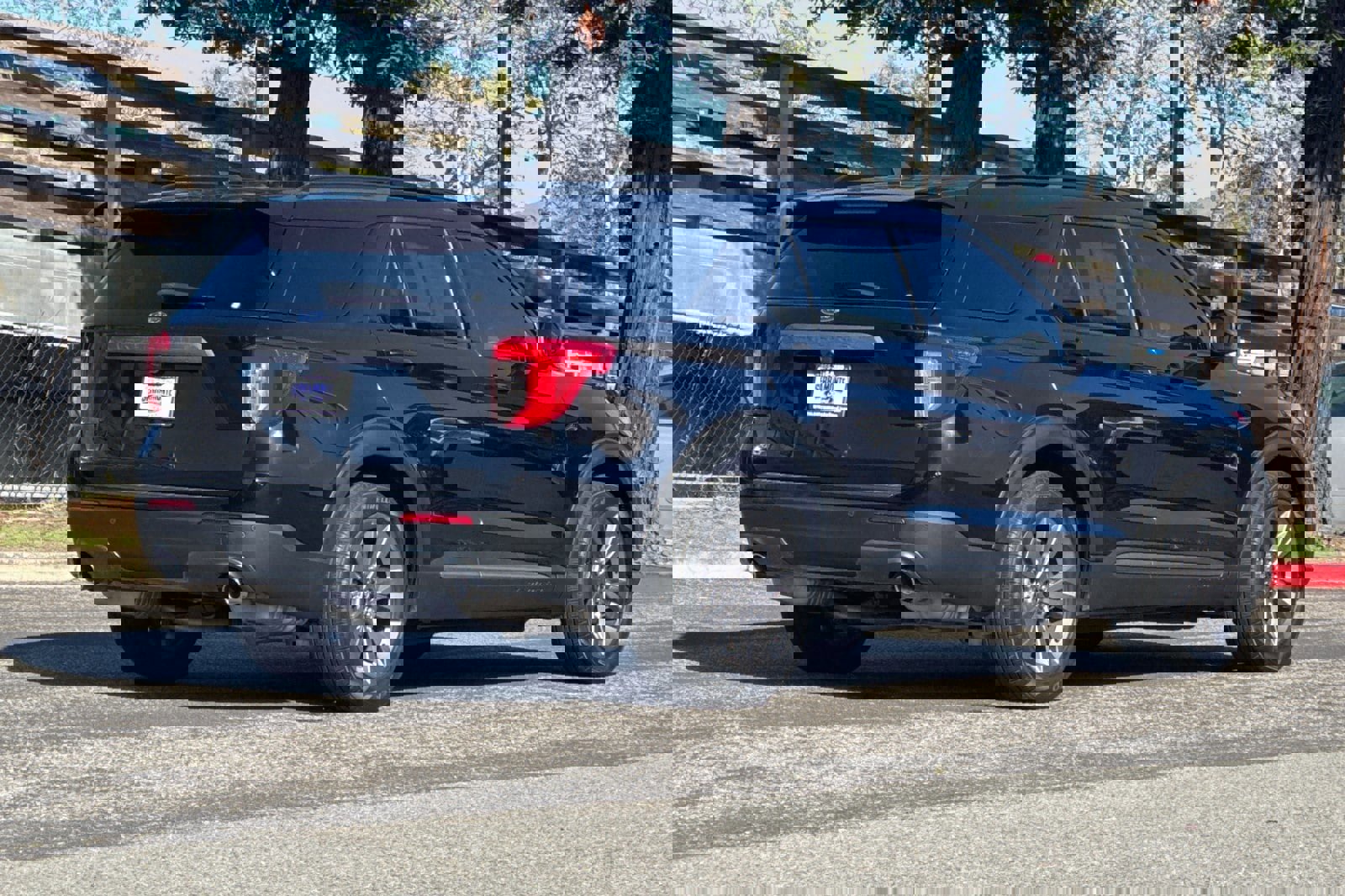 Certified 2022 Ford Explorer XLT w/ Equipment Group 202A image 4